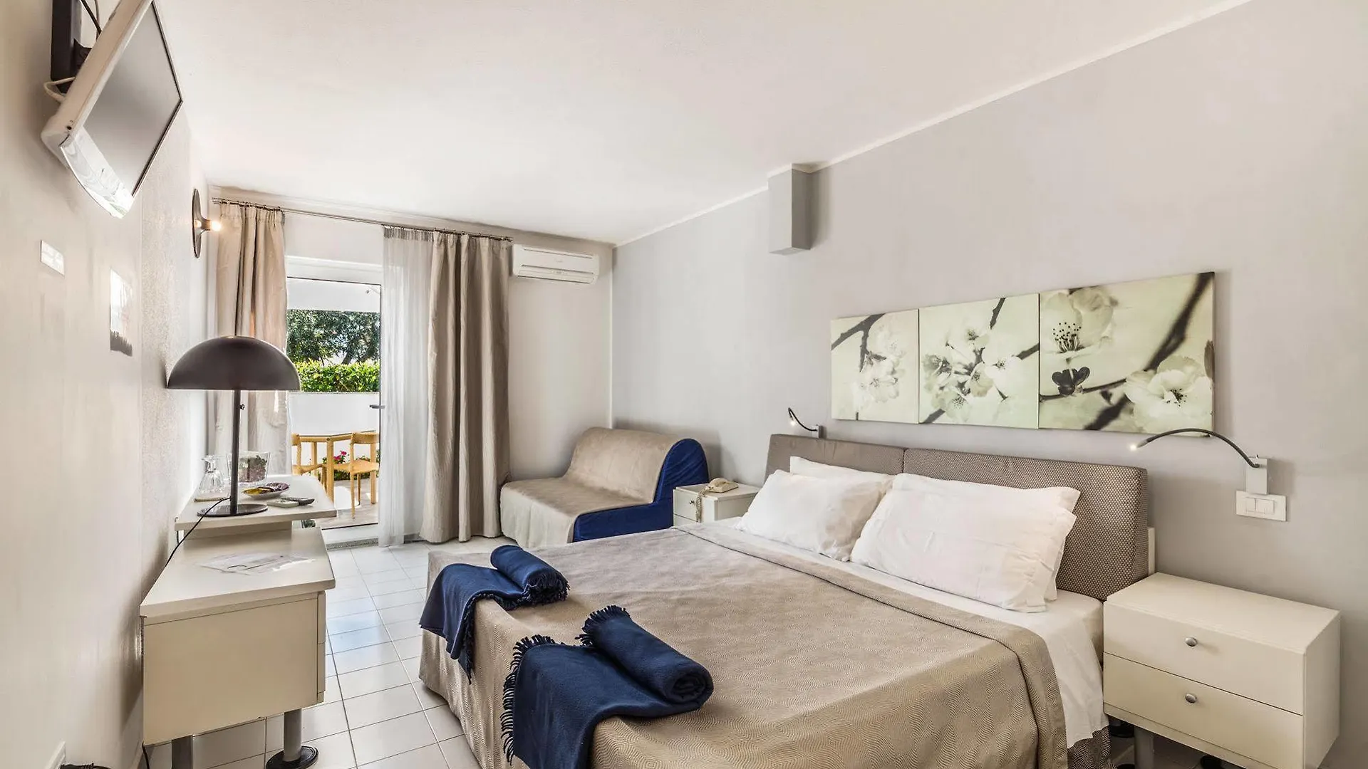 Hotel Residence Hibiscus La Caletta