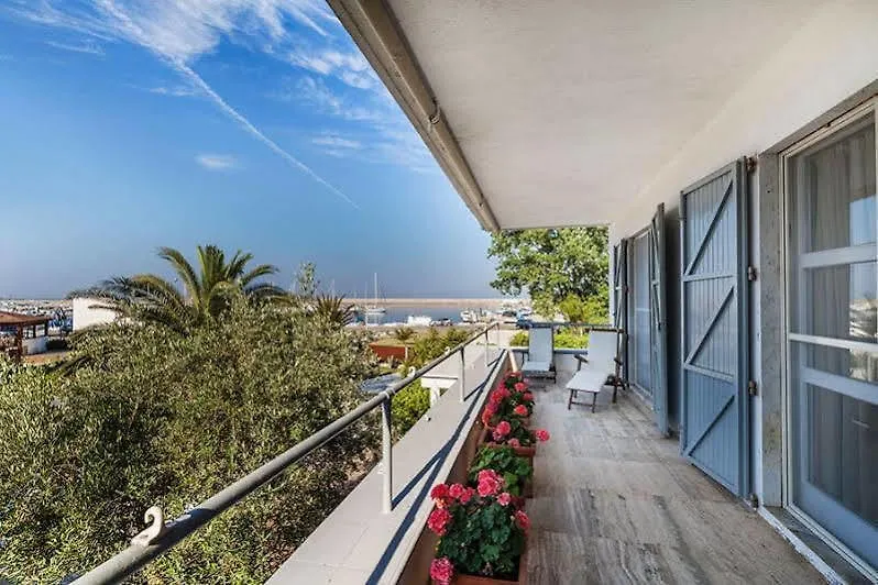 Hotel Residence Hibiscus La Caletta 3*,